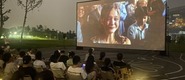（22性插影院转载）成都秋夜“新耍法”：到公园看坝坝电影